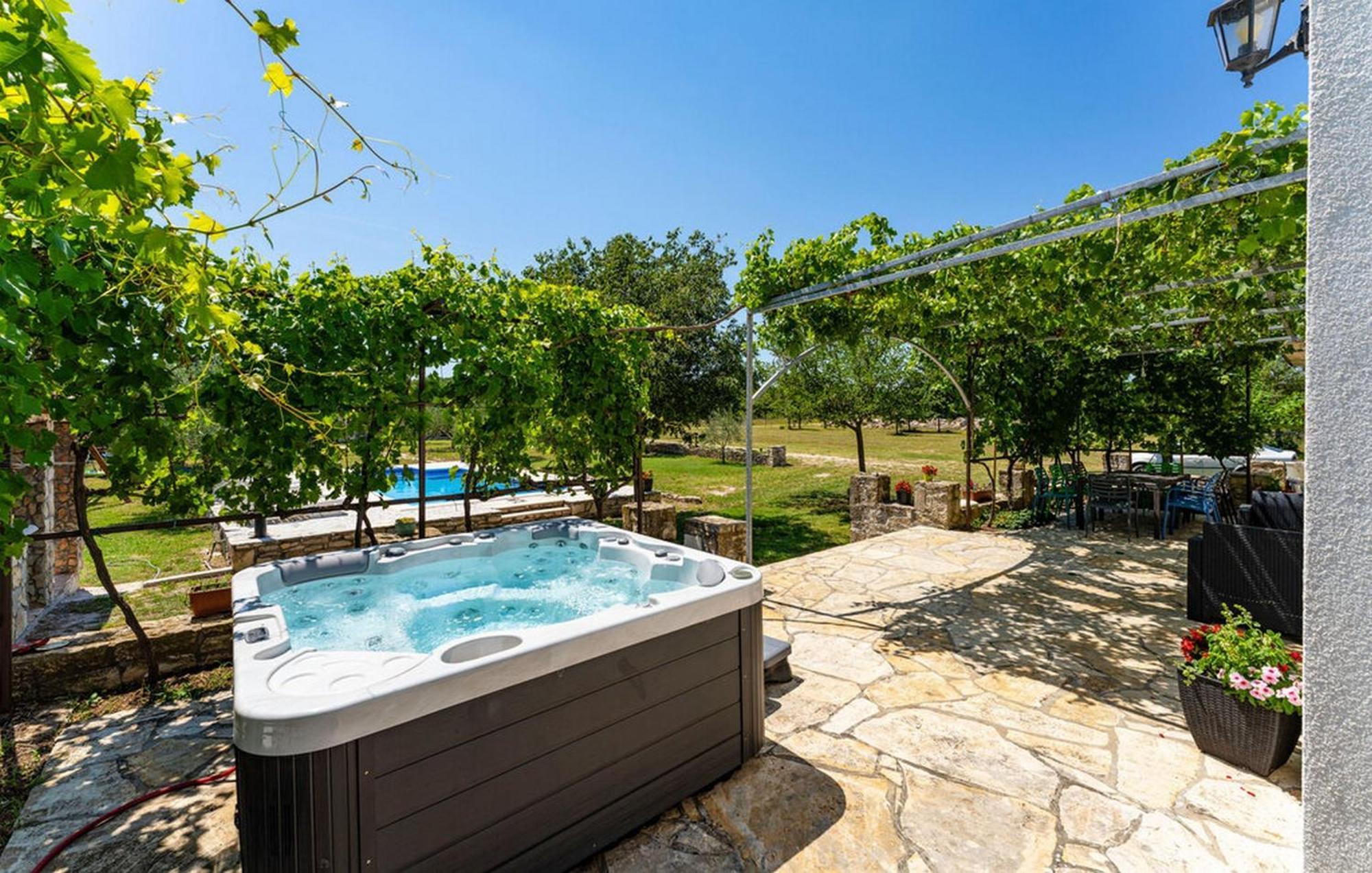Mandorla With Private Pool *