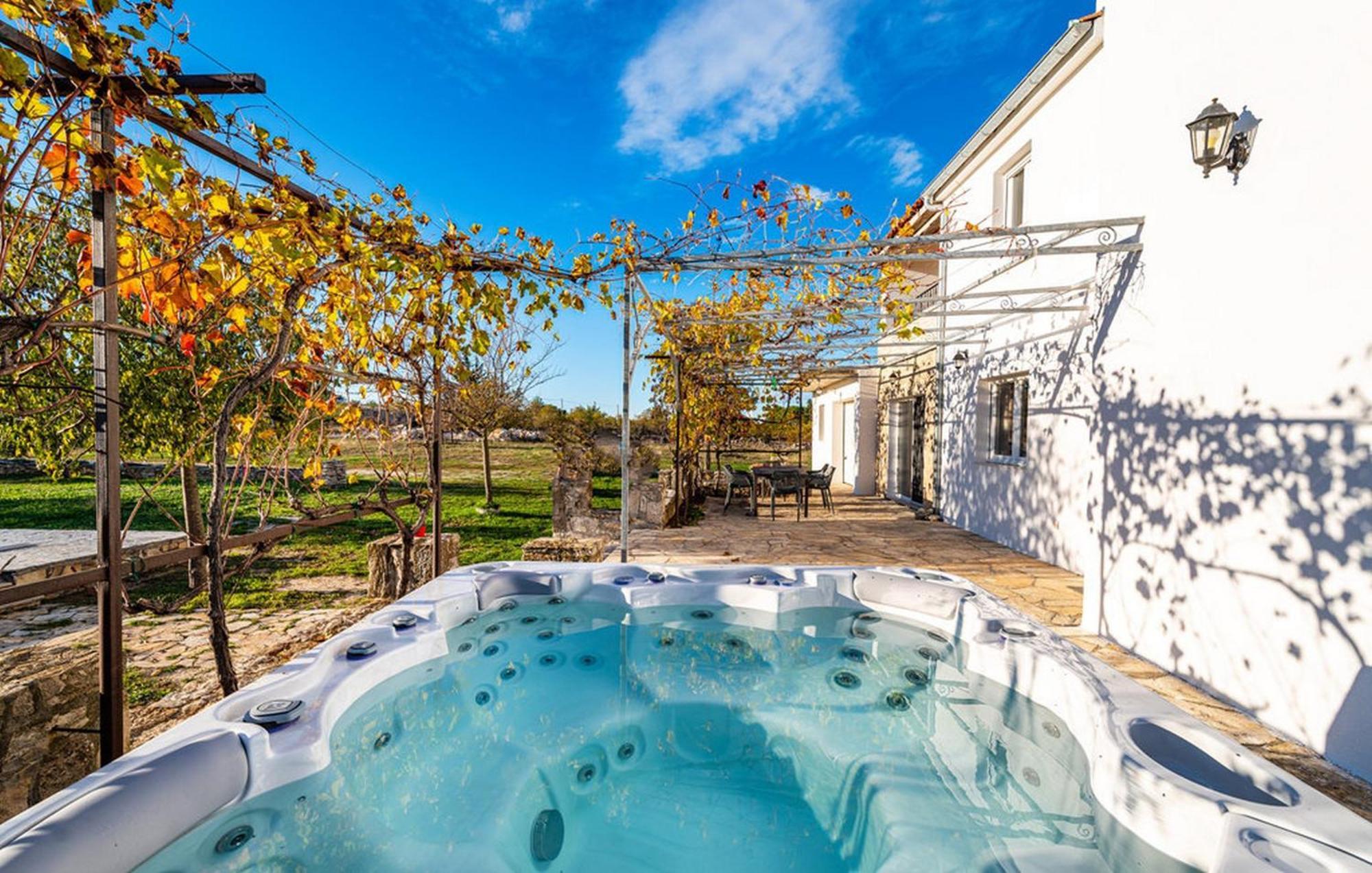 Mandorla With Private Pool *